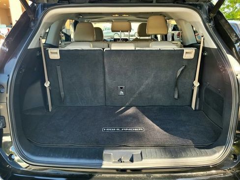 Certified 2021 Toyota Highlander XLE AWD/4WD image 33