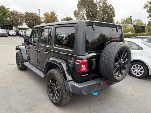 Used 2023 Jeep Wrangler Unlimited Sahara w/ Cold Weather Group AWD/4WD image 4