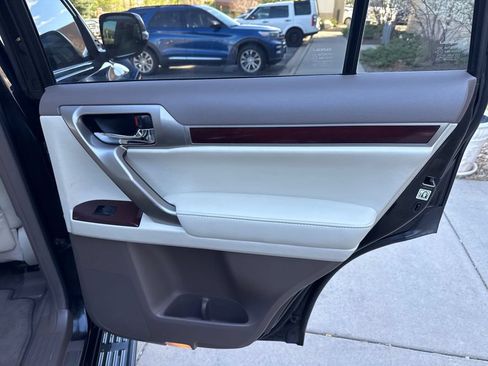 Used 2019 Lexus GX 460 Premium w/ Premium Package AWD/4WD image 18