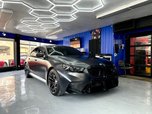 Used 2025 BMW M5 w/ Carbon Package AWD/4WD image 1
