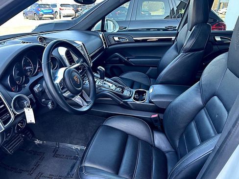 Used 2017 Porsche Cayenne Platinum Edition image 21