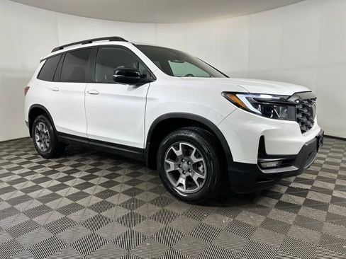 Used 2023 Honda Passport TrailSport image 2