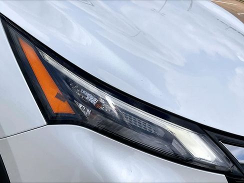 Used 2025 Nissan Rogue SV AWD/4WD image 29