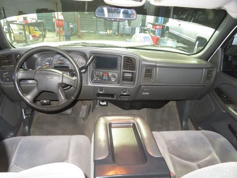 Used 2004 Chevrolet Silverado 2500 LS w/ Skid Plate Package AWD/4WD image 38