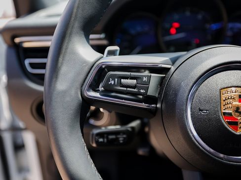 Certified 2025 Porsche Macan image 17