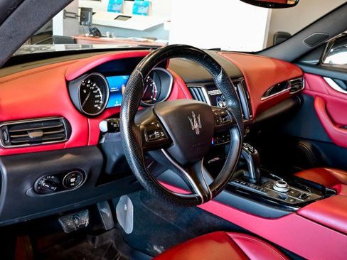 Used 2020 Maserati Levante image 14