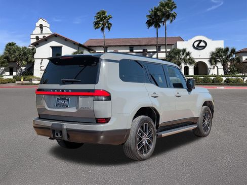Used 2024 Lexus GX 550 AWD/4WD image 2