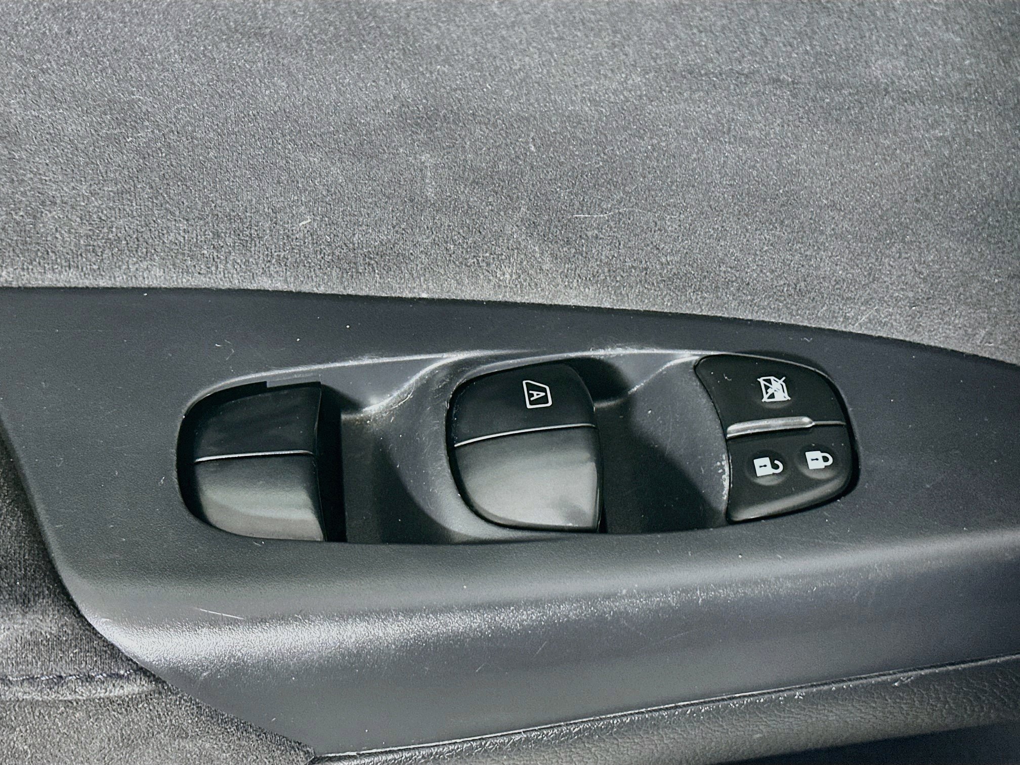 Used 2015 Nissan Sentra SR w/ Protection Package FWD image 15