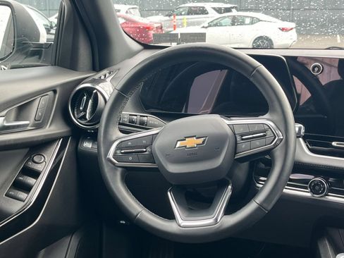 Used 2025 Chevrolet Equinox LT FWD image 28