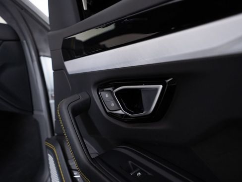 Used 2020 Lamborghini Urus AWD/4WD image 28