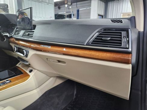 Used 2023 Audi Q5 e Premium Plus w/ Premium Plus Package image 16