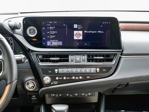 Used 2025 Lexus ES 300h w/ Accessory Package (Z2) FWD image 11