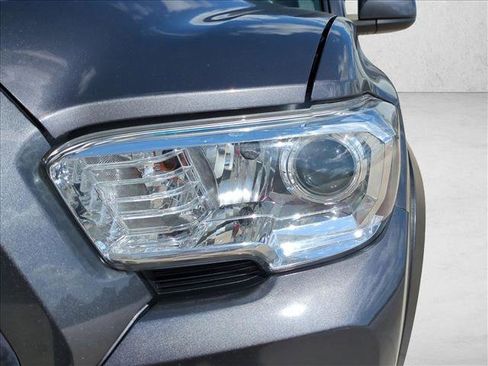 Used 2022 Toyota Tacoma SR5 RWD image 9