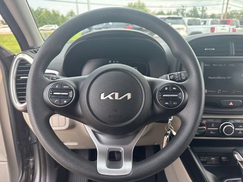 Used 2025 Kia Soul LX w/ LX Technology Package FWD image 16