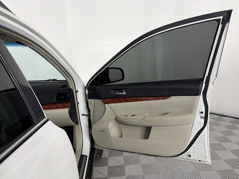 Used 2010 Subaru Outback 3.6R Limited image 28