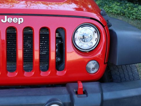 Used 2018 Jeep Wrangler Unlimited Rubicon w/ Cold Weather Group AWD/4WD image 29