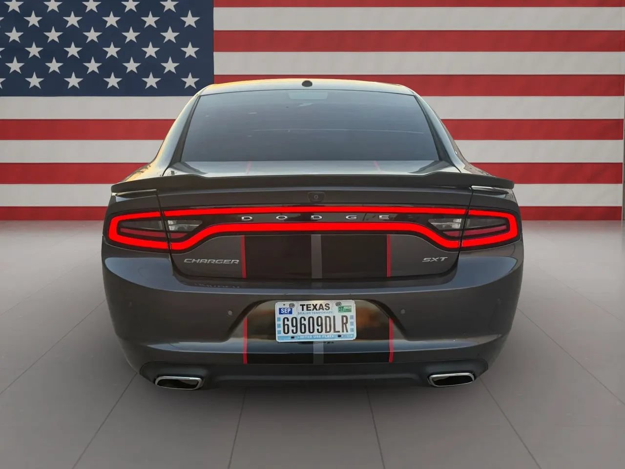 Used 2018 Dodge Charger SXT RWD image 7