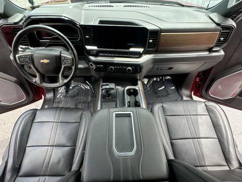 Used 2022 Chevrolet Silverado 1500 High Country w/ High Country Premium Package AWD/4WD image 9