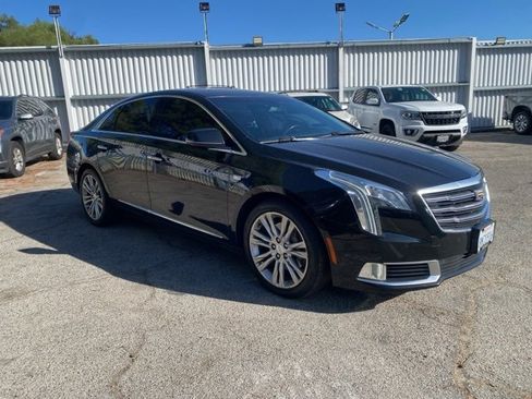 Used 2018 Cadillac XTS Luxury image 2