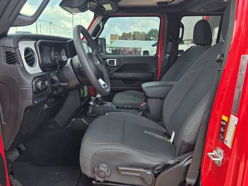 Used 2025 Jeep Wrangler Unlimited Sahara AWD/4WD image 17