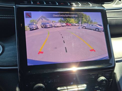 Certified 2025 Jeep Grand Cherokee Limited AWD/4WD image 32