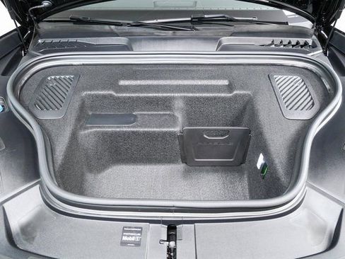 New 2026 Porsche Macan Electric image 35