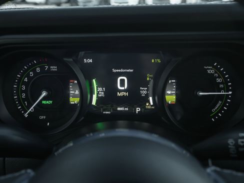 Used 2025 Jeep Wrangler Unlimited Sahara w/ Safety Group image 9