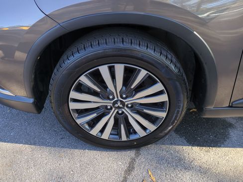 Used 2020 Mitsubishi Outlander ES image 98