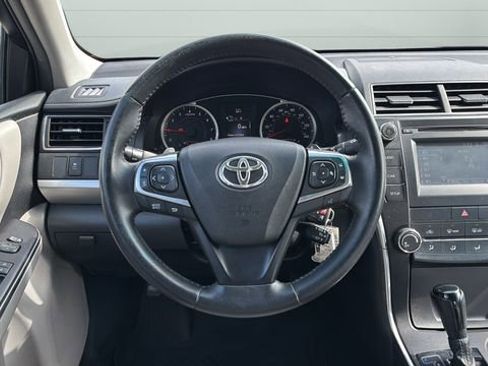 Used 2017 Toyota Camry SE image 16