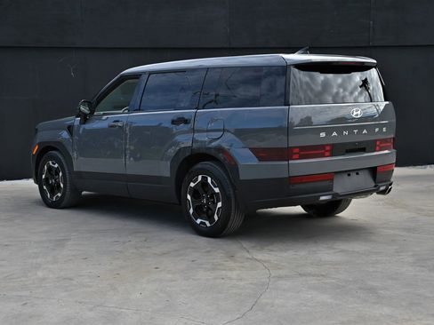 Used 2024 Hyundai Santa Fe SE image 3