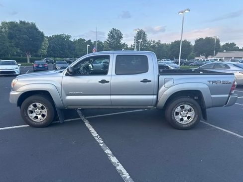 Used 2015 Toyota Tacoma 4x4 Double Cab w/ TRD Off-Road Package image 8