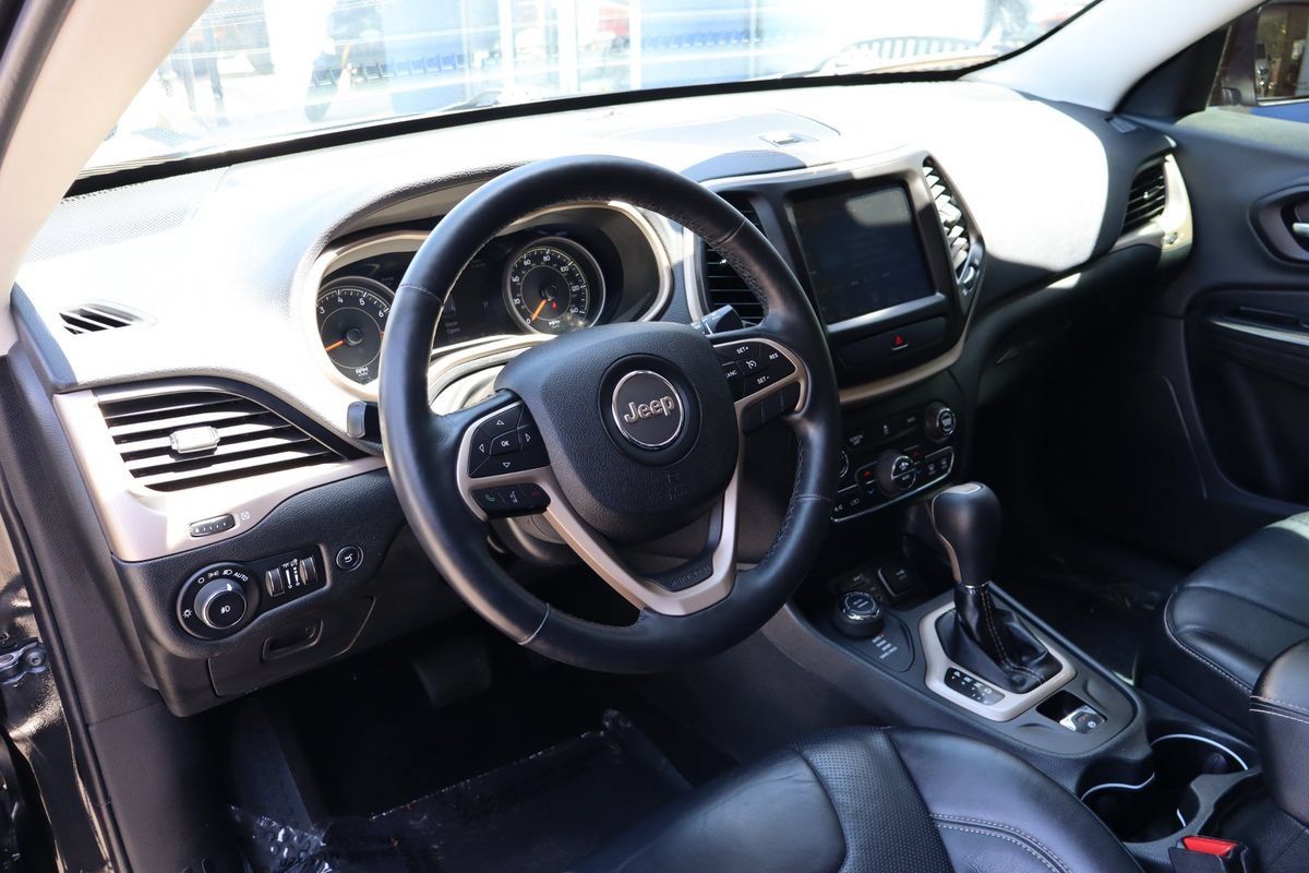 Used 2014 Jeep Cherokee Limited w/ Luxury Group AWD/4WD image 9