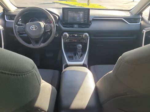 Used 2021 Toyota RAV4 XLE FWD image 15