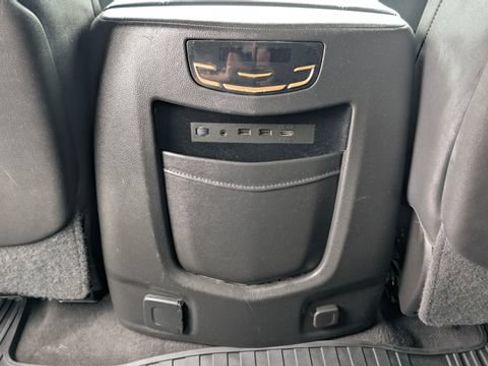 Used 2019 Cadillac Escalade Luxury AWD/4WD image 14
