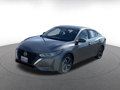 Used 2025 Nissan Sentra SV image 7