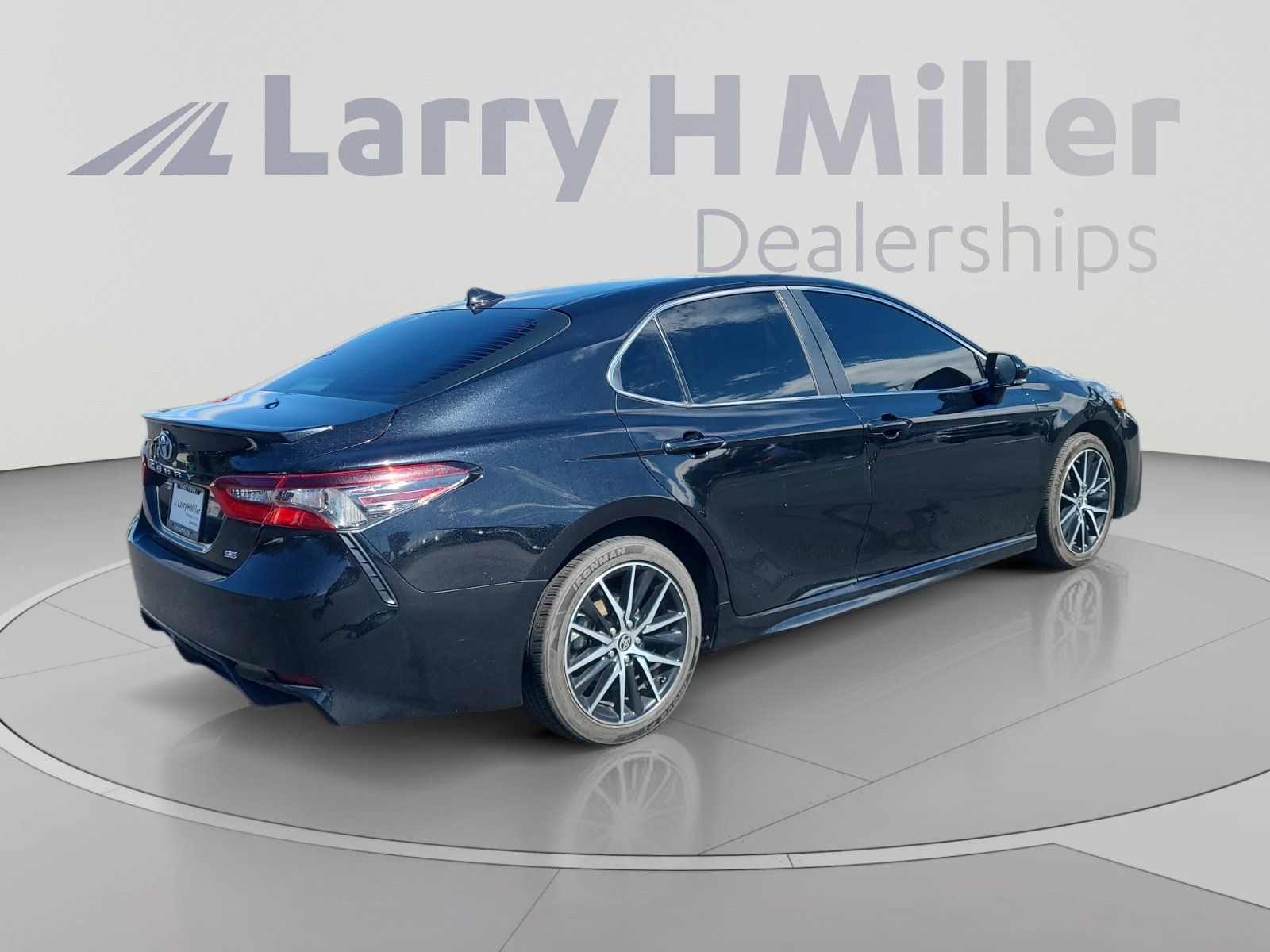 Used 2024 Toyota Camry SE FWD image 5