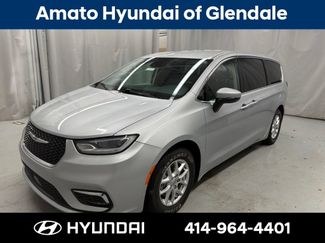 Used 2023 Chrysler Pacifica Touring-L FWD video 1