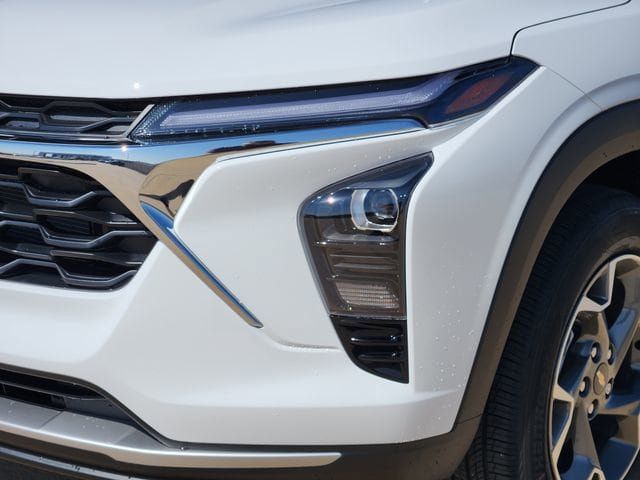 New 2026 Chevrolet Trax LT w/ Driver Confidence Package FWD image 8