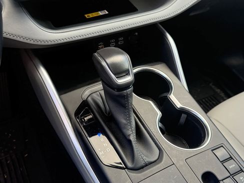 Used 2023 Toyota Highlander XLE image 22