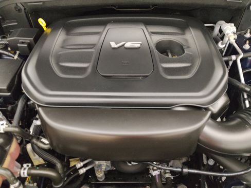 Used 2018 Jeep Grand Cherokee Laredo image 30