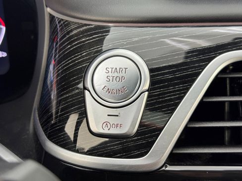 Used 2022 BMW 750i xDrive w/ Executive Package image 24