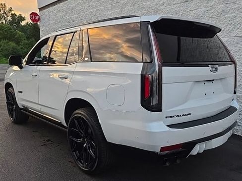 Certified 2024 Cadillac Escalade V w/ LPO, ONYX Package AWD/4WD image 4