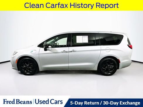 Used 2023 Chrysler Pacifica Limited w/ S Appearance Package FWD image 5