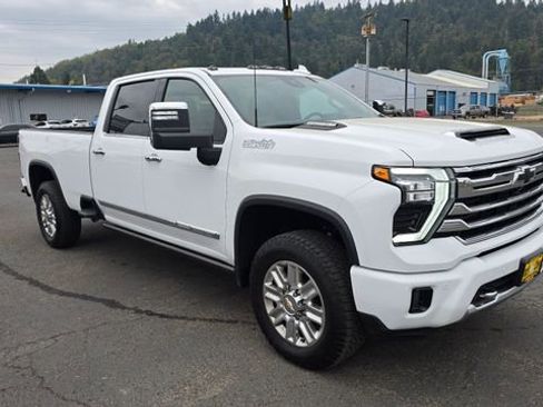 Used 2025 Chevrolet Silverado 2500 High Country w/ Technology Package image 3