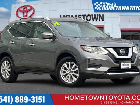 Used 2019 Nissan Rogue SV image 1