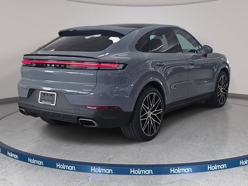 Used 2024 Porsche Cayenne Coupe AWD/4WD image 7