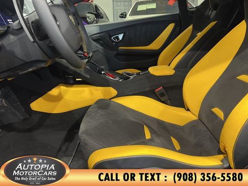 Used 2024 Lamborghini Huracan Tecnica image 14