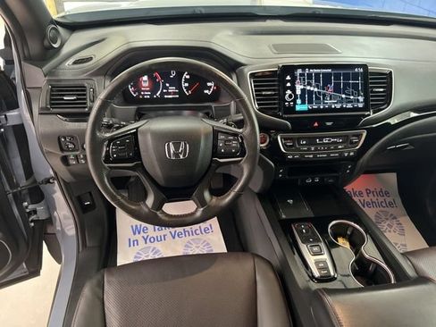 Used 2025 Honda Ridgeline Black Edition image 28