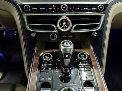 New 2026 Bentley Flying Spur Plug-In Hybrid image 24