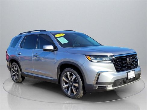 Used 2023 Honda Pilot Touring image 10